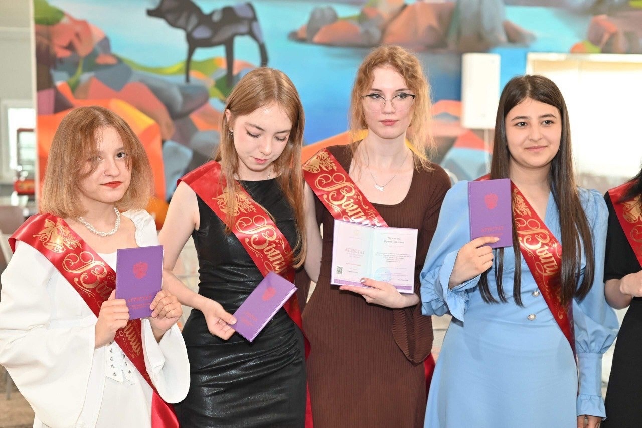 Торжественная церемония вручения аттестатов: шаг в будущее!.