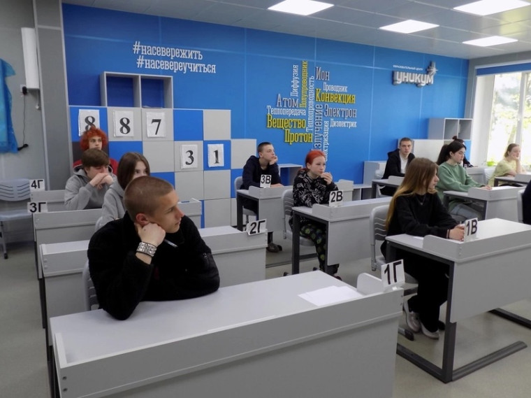 Девятиклассники Мурманской области сдали обязательный экзамен по математике.